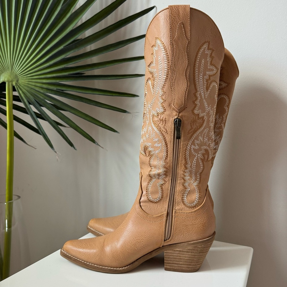 CCOCCI - TAN EMBROIDERY WESTERN BOOTS SIZE 7.5